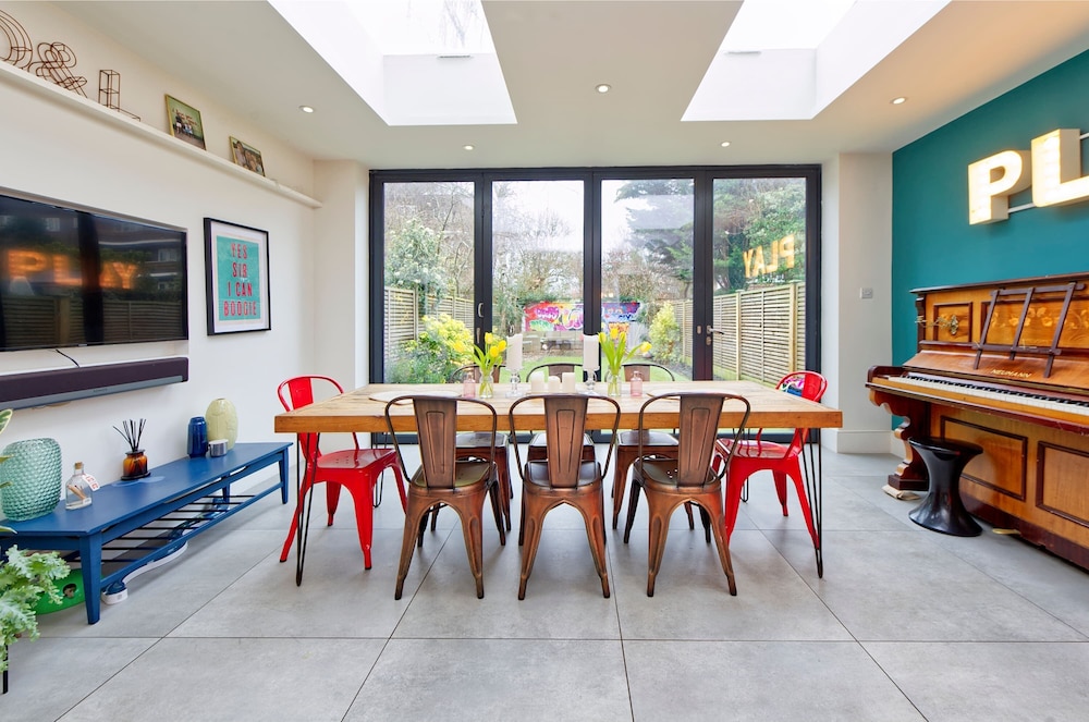 4 Bedroom House, Barnes