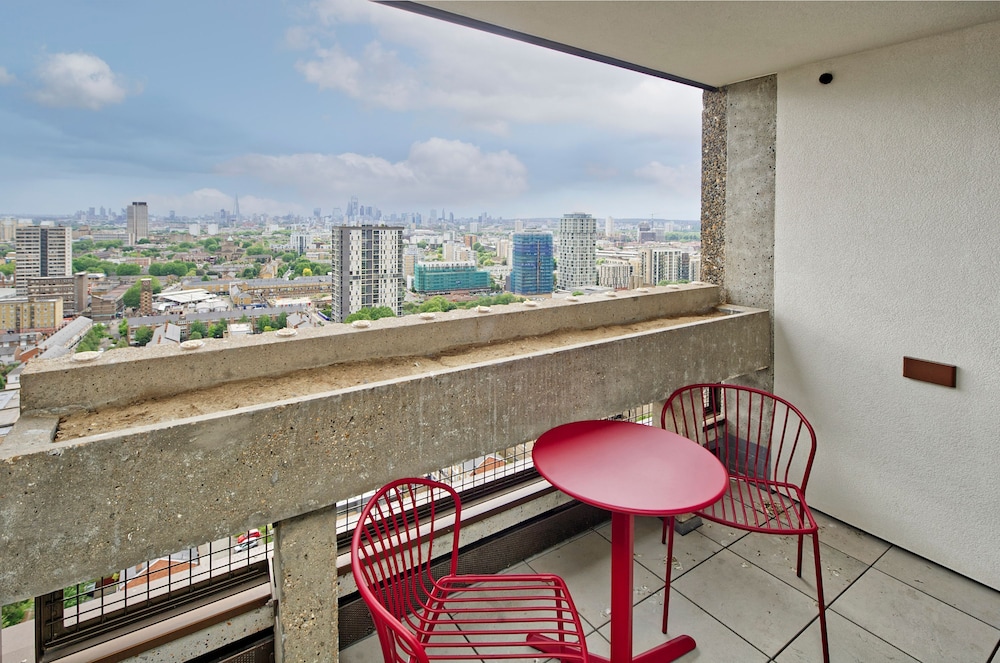 Stunning One-bedroom Apartment With City Views
