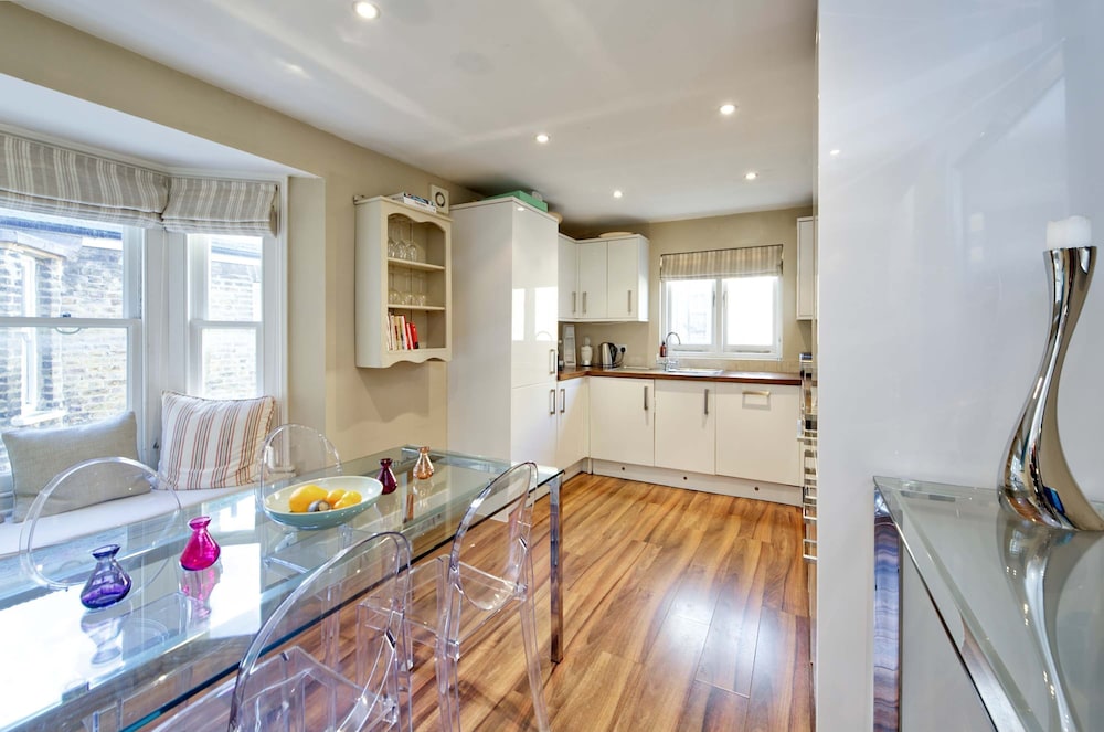 Lovely Apartment With Roof Terrace in Battersea