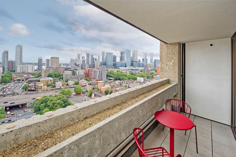 Sensational Two-bedroom Apartment in East London