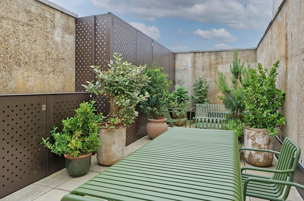 Luxury Two-bedroom Flat in East London s Poplar