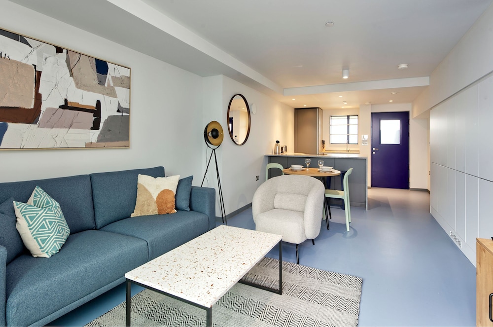 Stunning One-bedroom Apartment With City Views