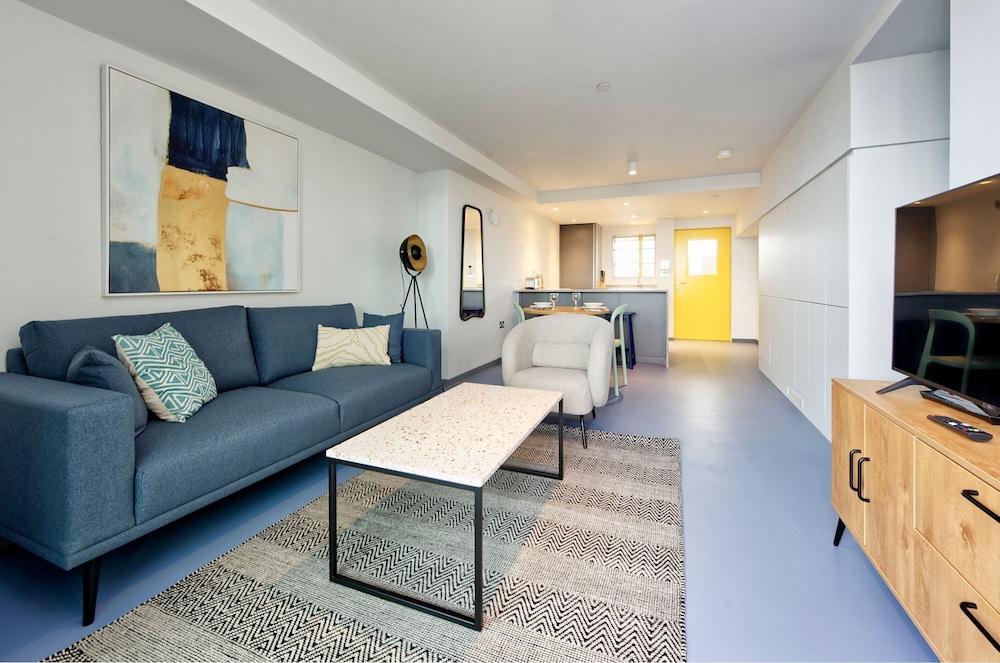 Deluxe One-bedroom Apartment in Poplar