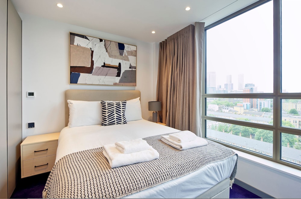 Deluxe One-bedroom Apartment in Poplar