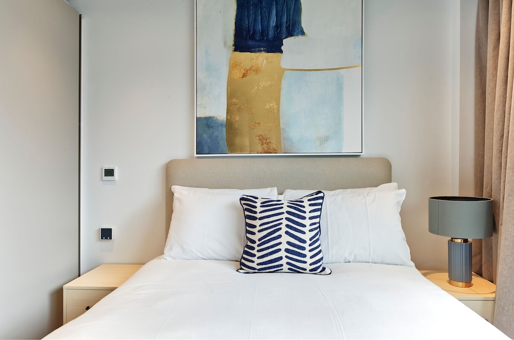 Stunning One-bedroom Apartment With City Views