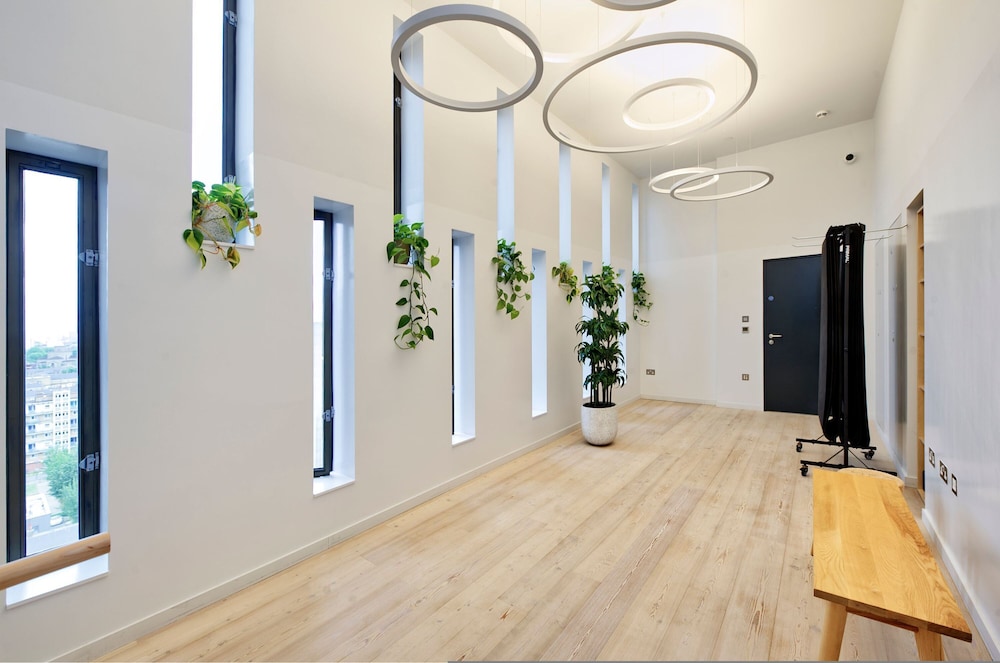 Deluxe One-bedroom Apartment in Poplar