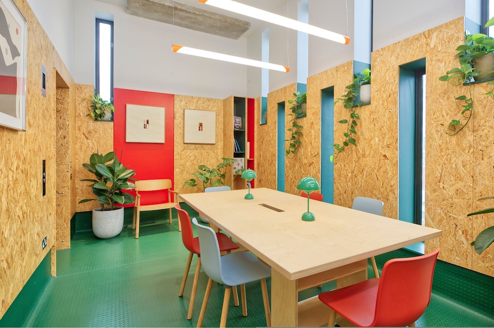 Deluxe Two-bedroom Flat in Bustling East London