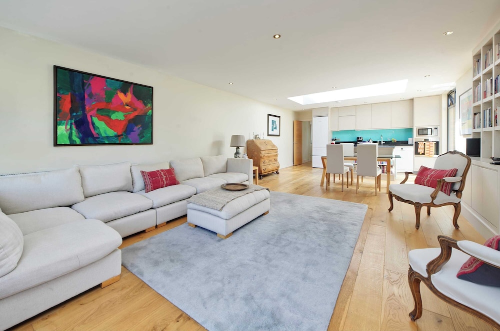 Spacious 3-bedroom Apartment in Earls Court