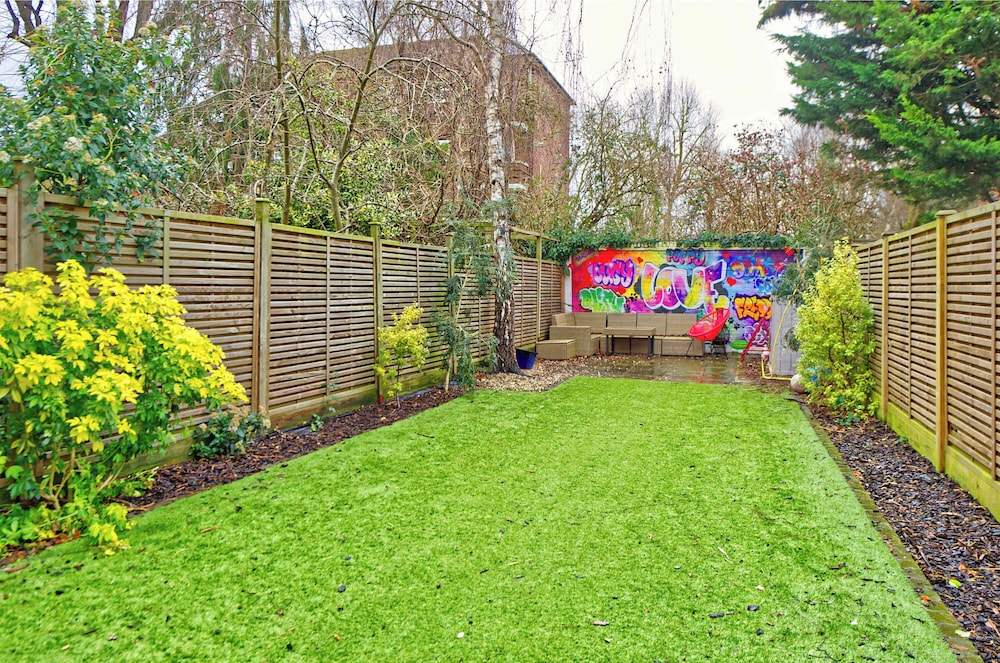 4 Bedroom House, Barnes