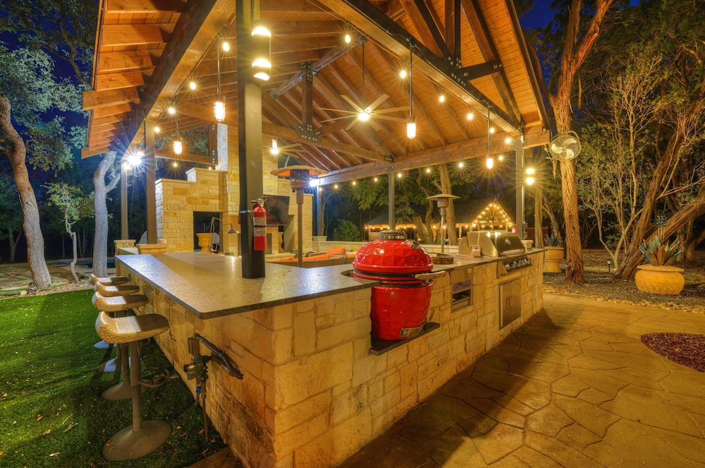 Terracotta Oasis - Wimberley for 30 Guests