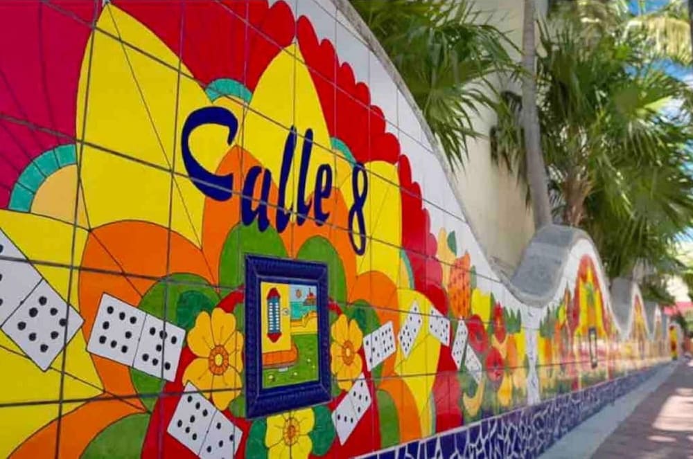 Vacay Spot Wynwood Deco 2 Kitchens BBQ Patio Vibes