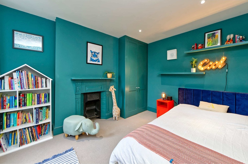 4 Bedroom House, Barnes