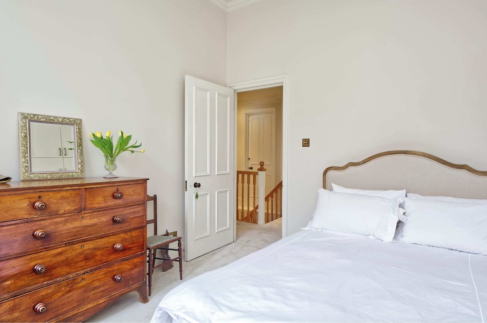 Grand 2 Bedroom Flat, Kensington