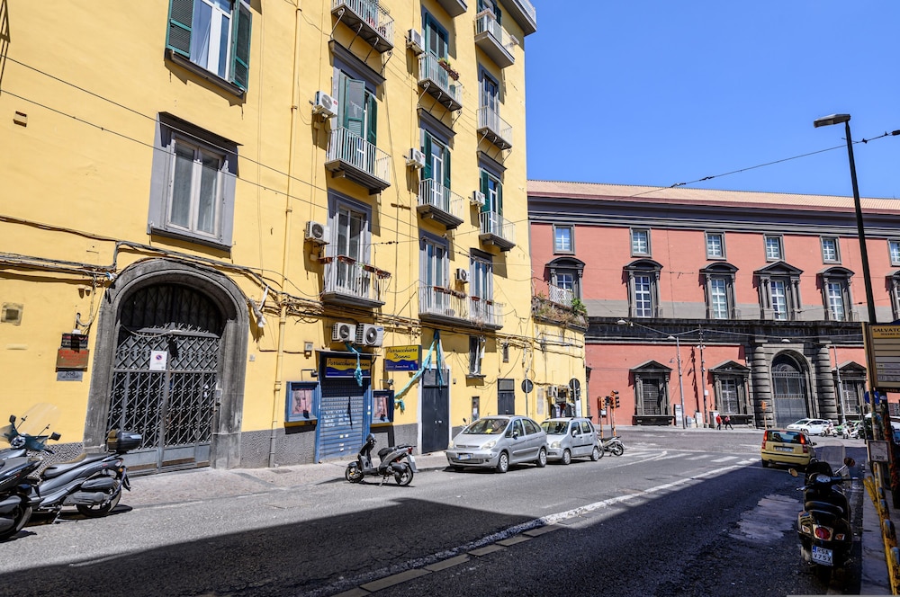 Into Mann in Naples With 5 Bedrooms and 5 Bathrooms