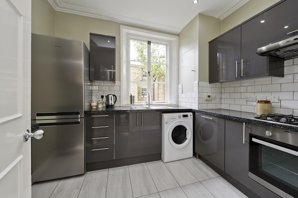 Fabulous 3 Bed Flat Chelsea