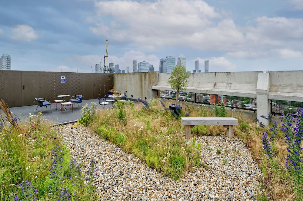 Luxury Two-bedroom Flat in East London s Poplar