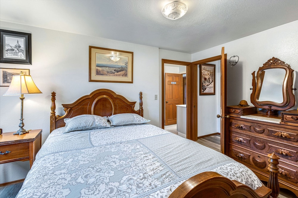 Bluebell Bungalow in Ocean Shores