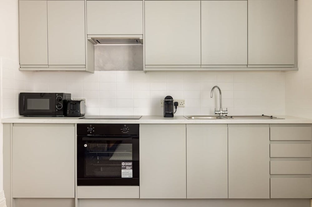 Spacious Apartment With Office Rear Terrace