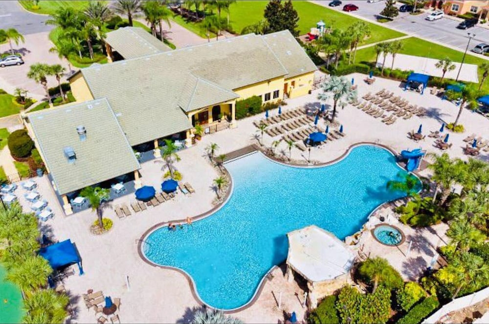 Amazing 4bdr House w Pool - PP