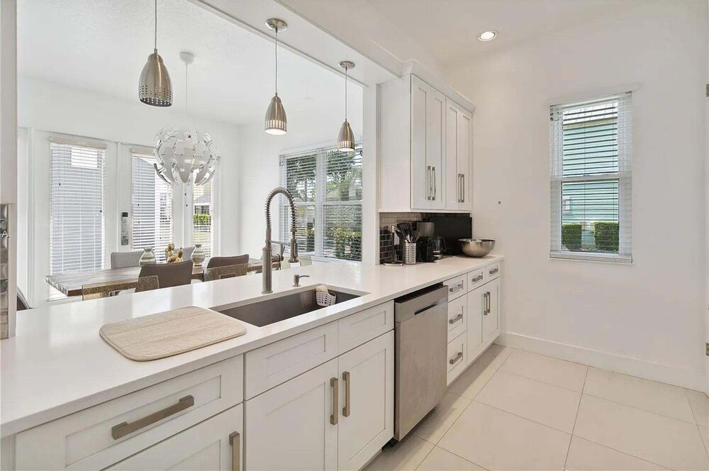 Gorgeous 4Bd Close to Disney With Spa at Reunion Resort 1552