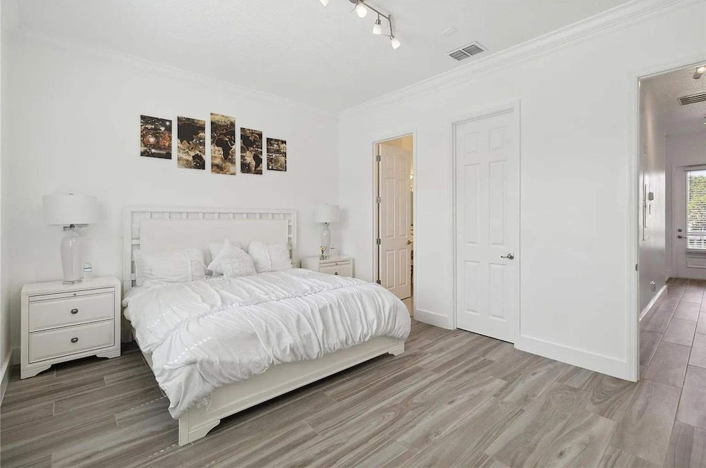 Gorgeous 4Bd Close to Disney With Spa at Reunion Resort 1552