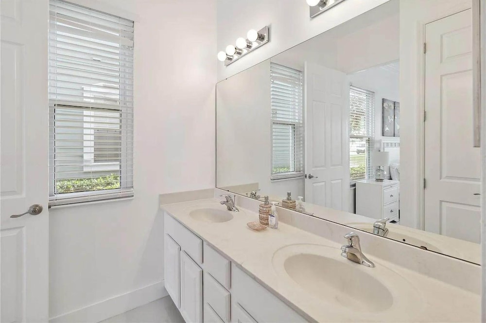 Gorgeous 4Bd Close to Disney With Spa at Reunion Resort 1552