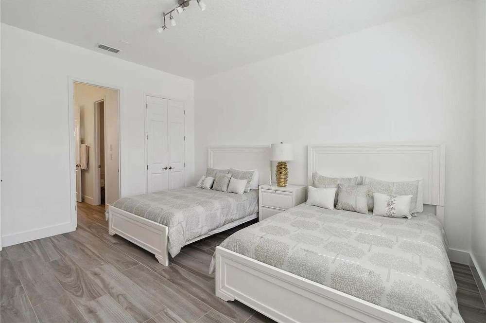 Gorgeous 4Bd Close to Disney With Spa at Reunion Resort 1552