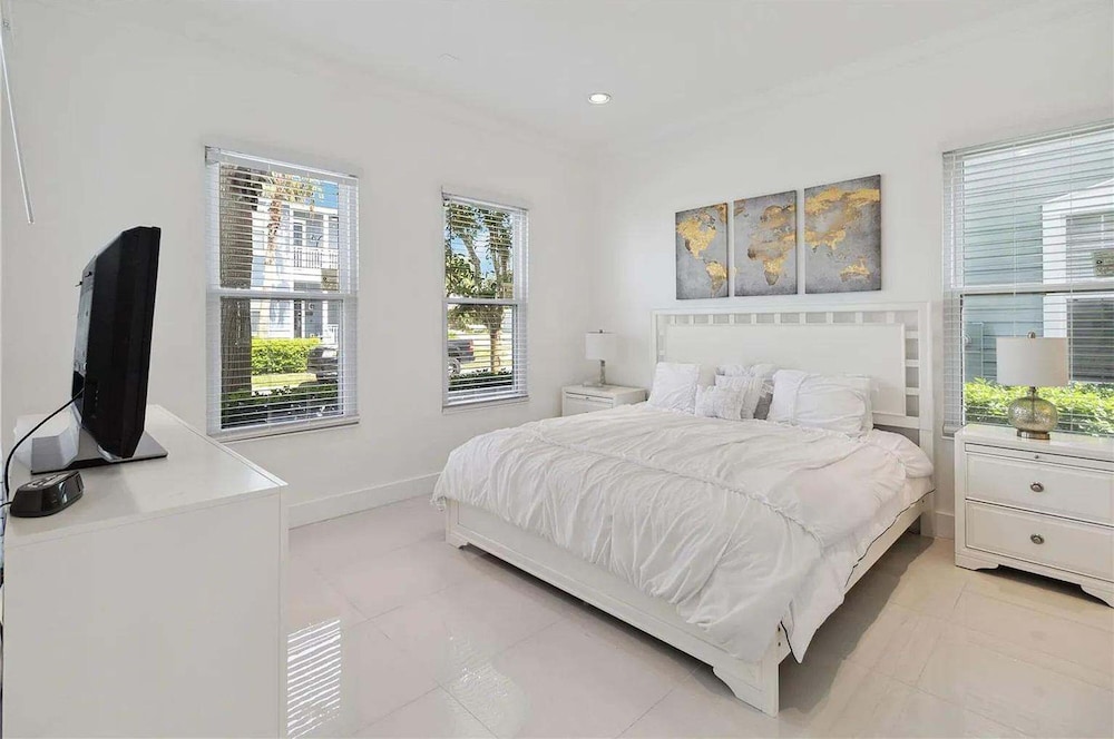 Gorgeous 4Bd Close to Disney With Spa at Reunion Resort 1552