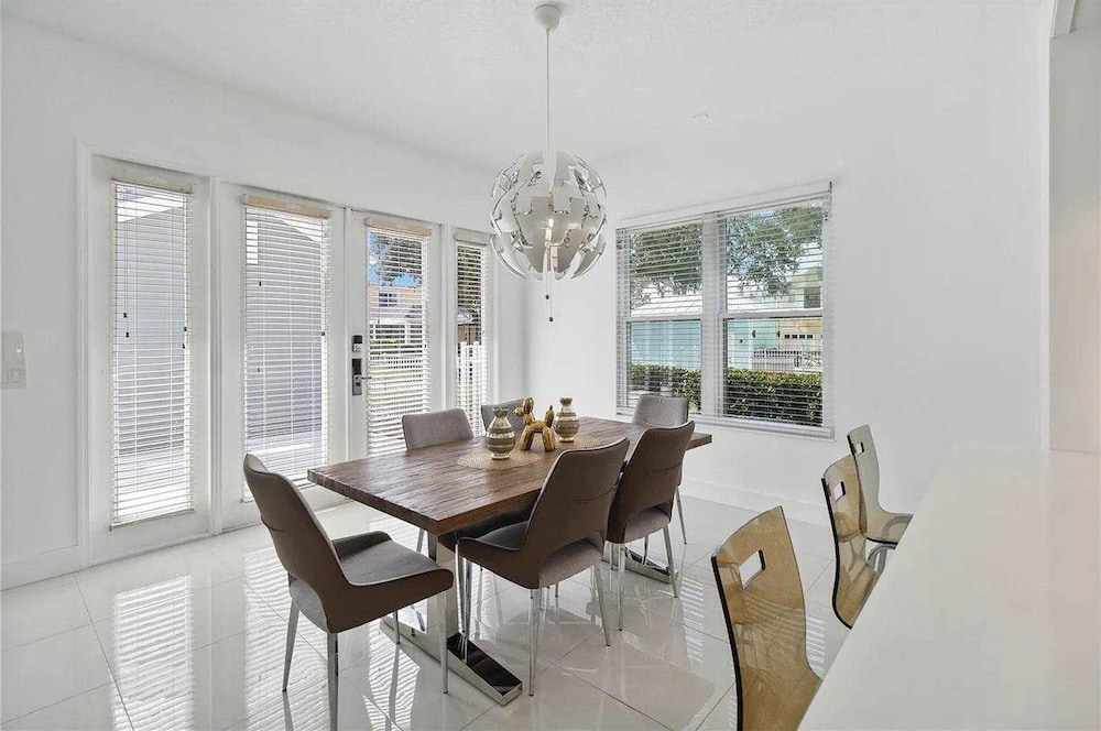 Gorgeous 4Bd Close to Disney With Spa at Reunion Resort 1552