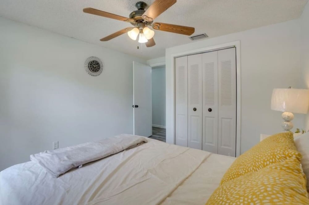 Pool Spacious Central Home 7mile to Beach
