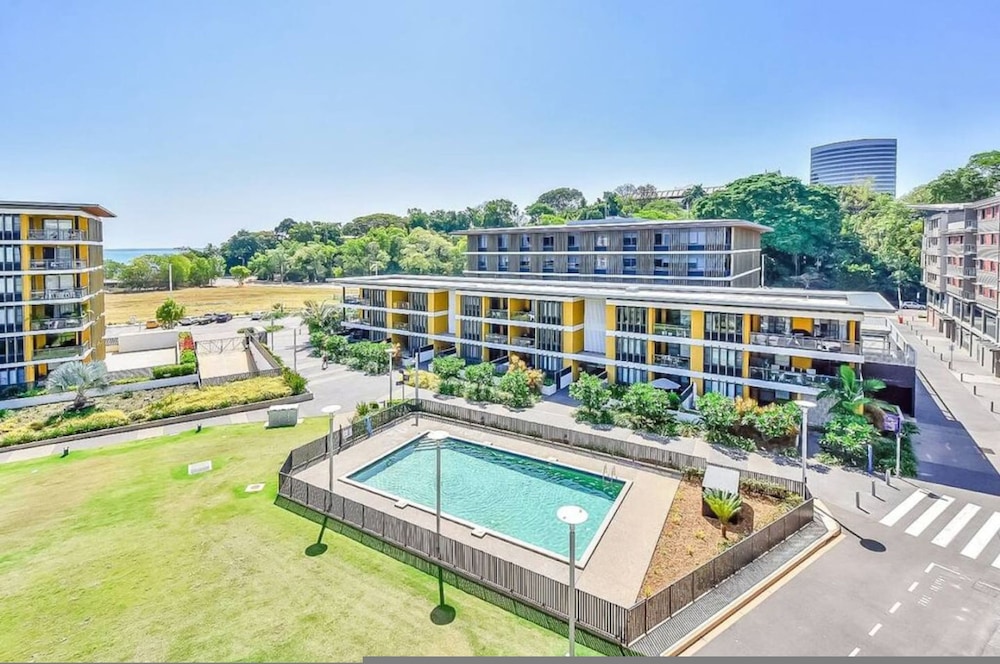 Peninsula Bliss Sea View Private Balcony Dining - Image 1