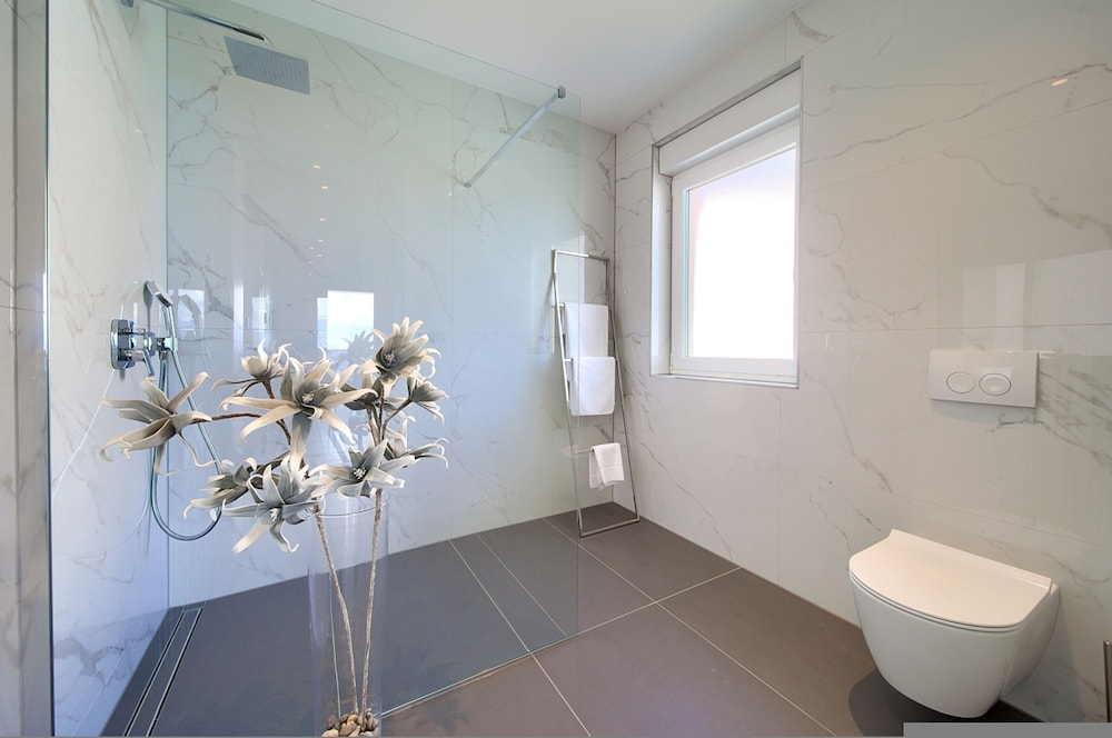 Villa Majestic With Sauna and Beautiful Views