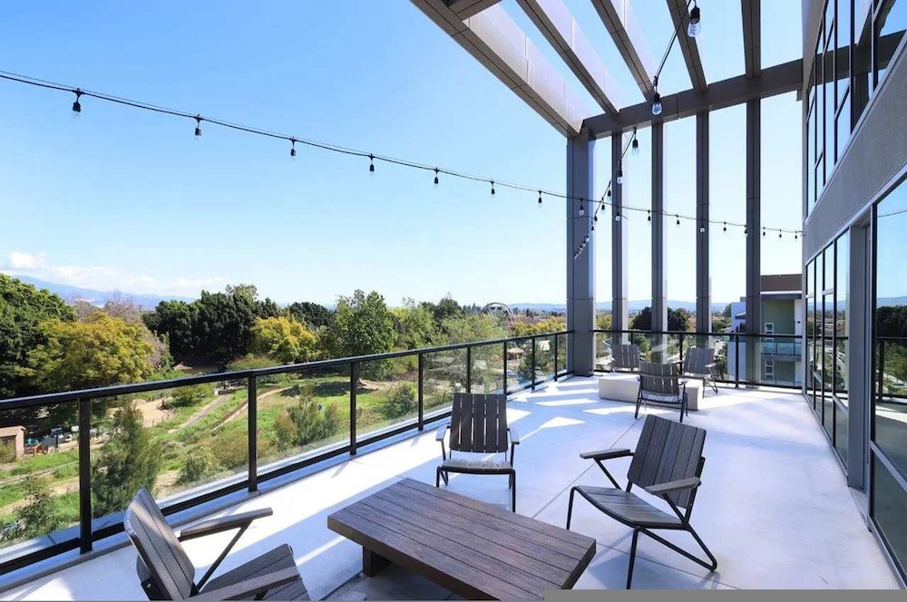 Bright Condo 10 Min From Disneyland With Pool GYM