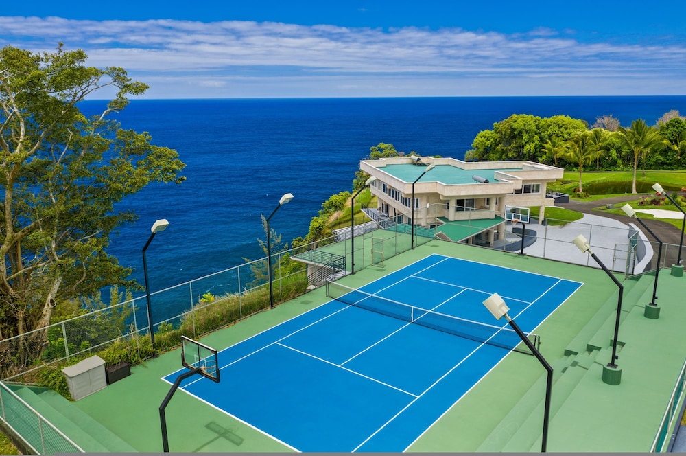 Waterfalling Estate in Ninole
