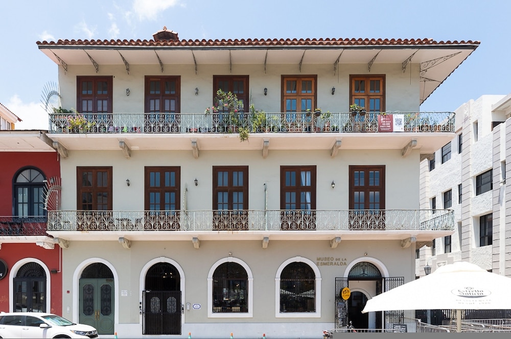 The Plaza Catedral Views by Acomodo Casco Viejo