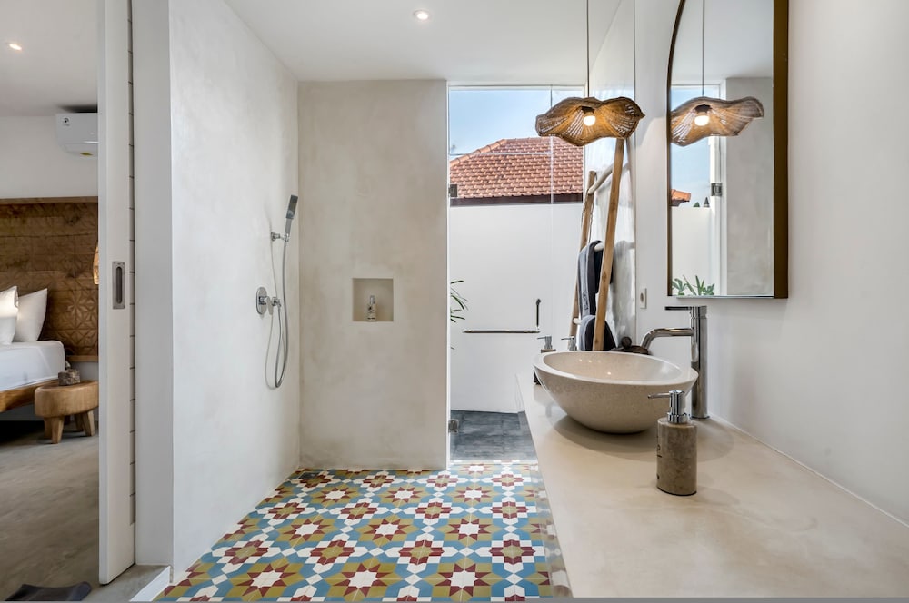 A Casa Di Renucci by Alfred in Bali - Brand New Stunning 5BR Villa Near Seminyak Beach