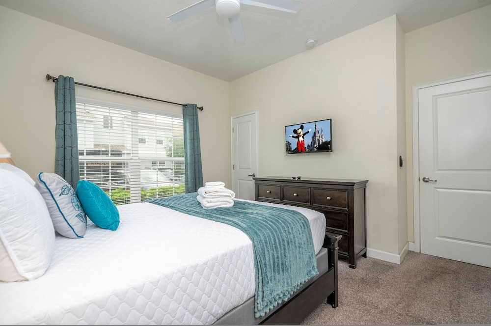 Storey Lake 4 BR With Private Pool