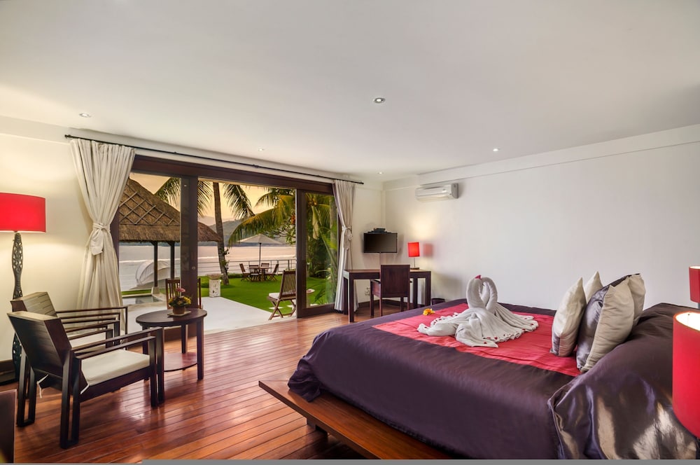 Villa Blanca by Alfred in Bali - Modern Luxury 5 Bdr Oceanfront Villa in Candidasa