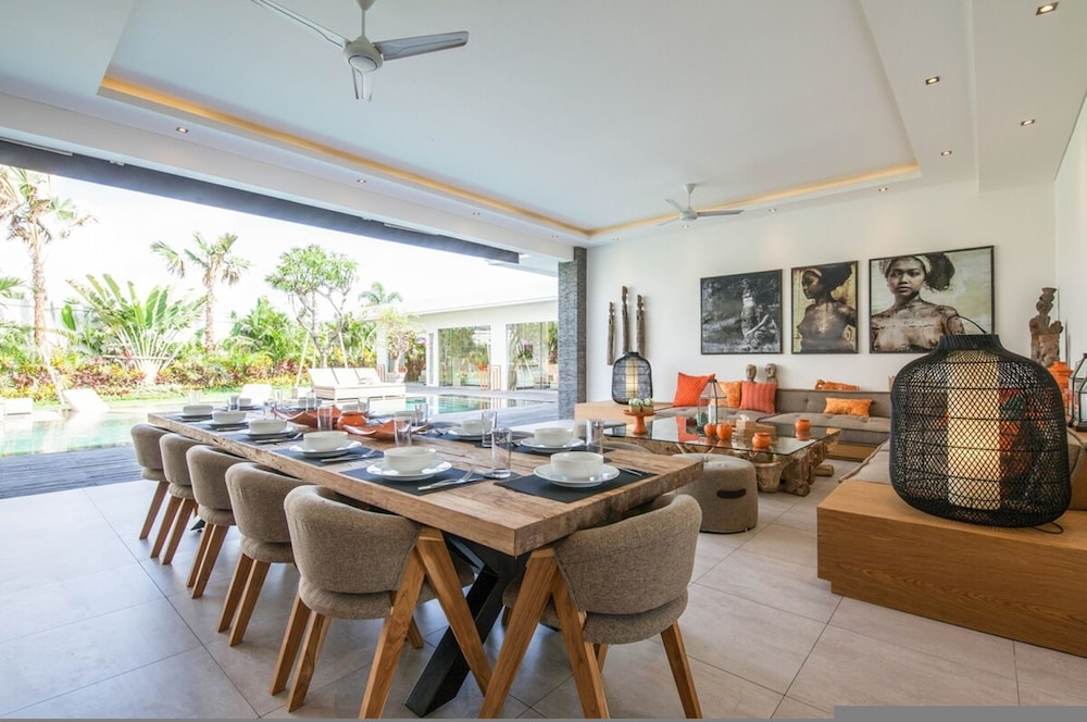 Villa 15 Stunning 6 BR Villa 400m to Beach
