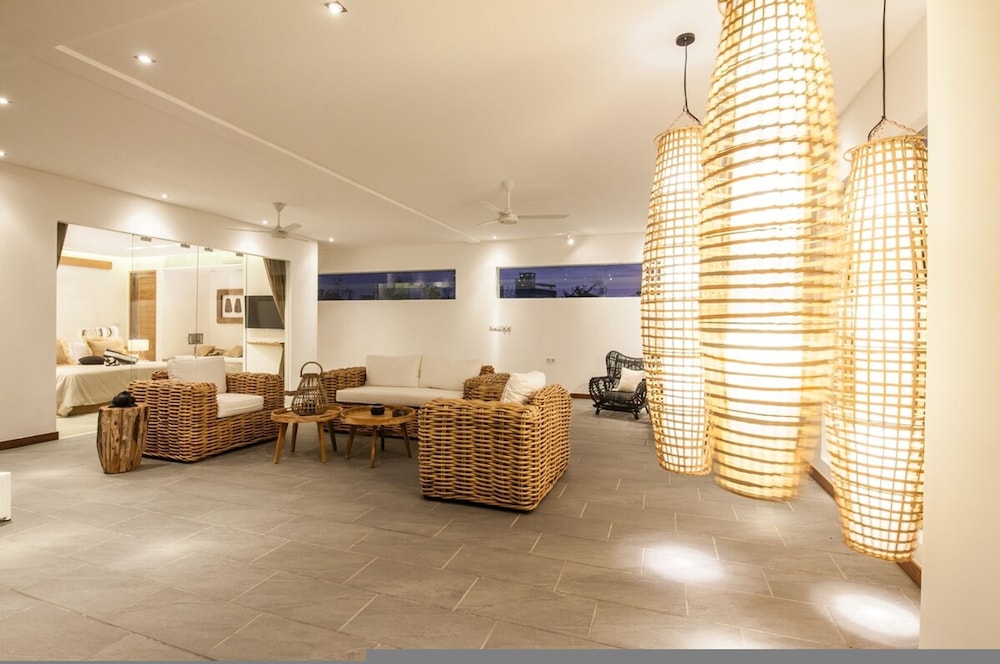 Niko 2 R New Villa Close to Finns Beach Club