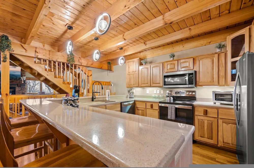 High-end Luxury Cabin Sauna Hot Tub Gameroom view 5