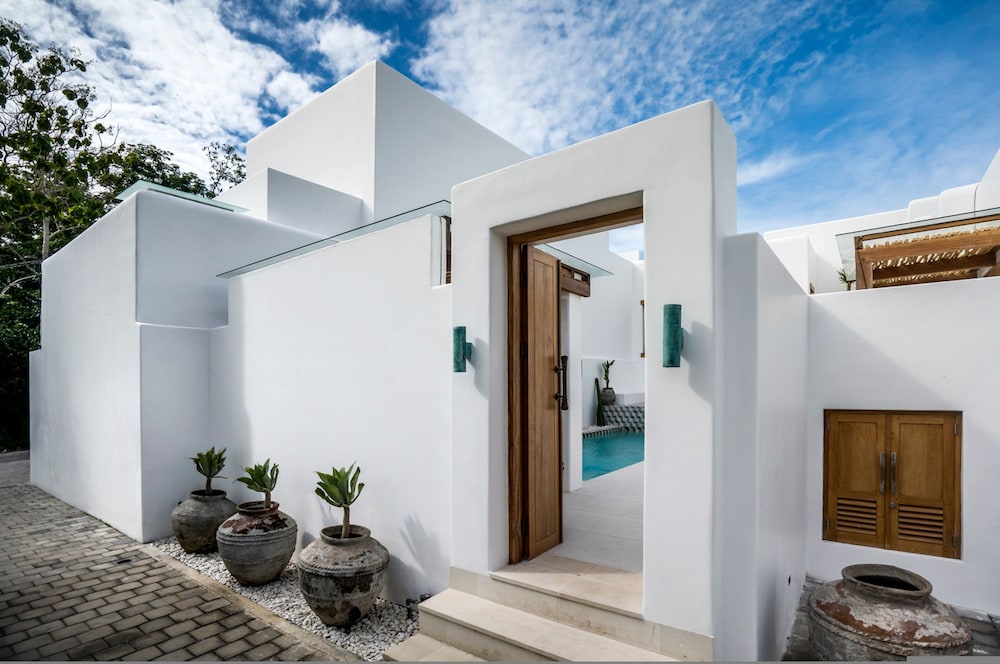 Villa Oasi 1 by Alfred in Bali - Brand New Tropical Luxury 3 BR Bingin Beach