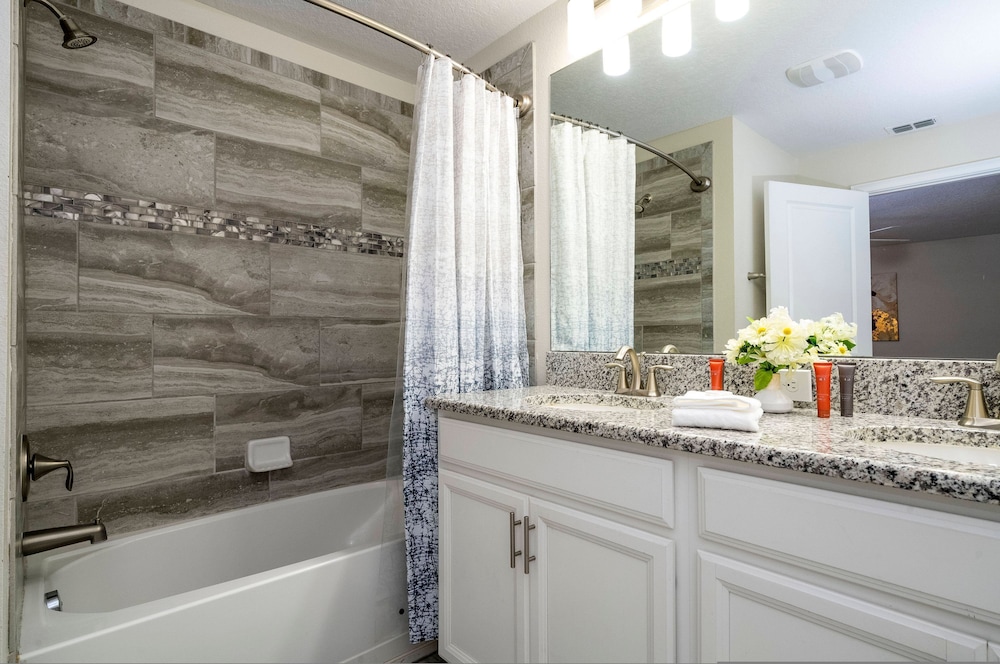 Storey Lake 4 BR With Private Pool
