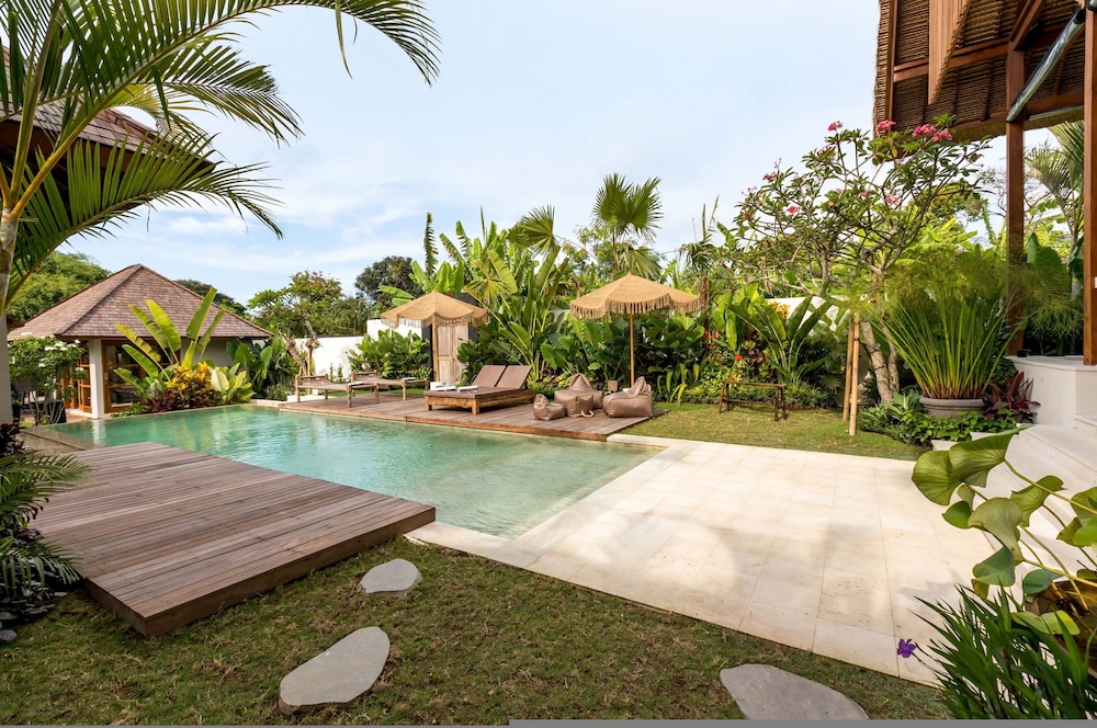 Villa Chempaka by Alfred in Bali - New Luxe Tropical 4BR Dream Villa in Canggu