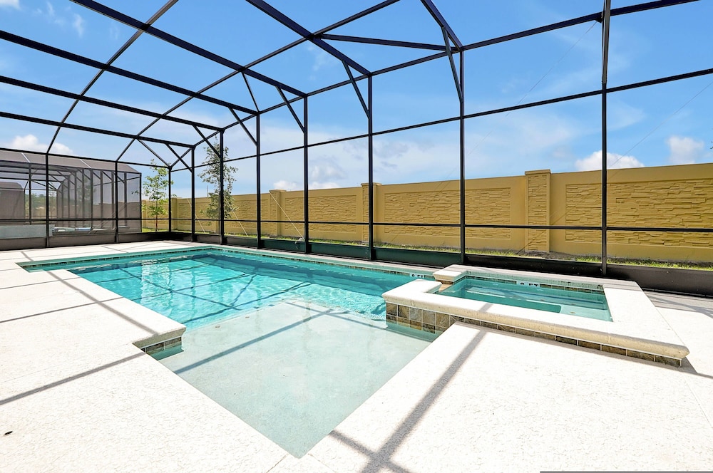 Luxury and Sophisticated 15 BR Ensuite