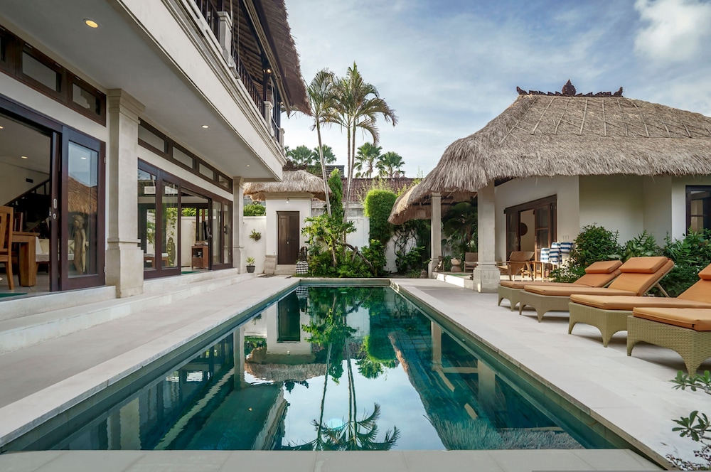 Villa Gading by Alfred in Bali - Stunning 4BD Villa in the Heart of Seminyak Beach