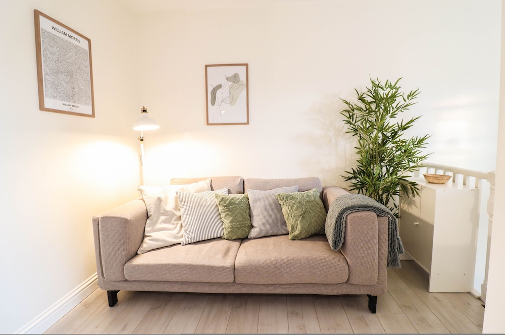 Right by Oval Station - 2 bed Flat Free Wifi
