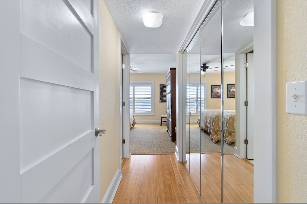 Oceanfront 2 bed 2 Bath Condo New Smyrna Beach