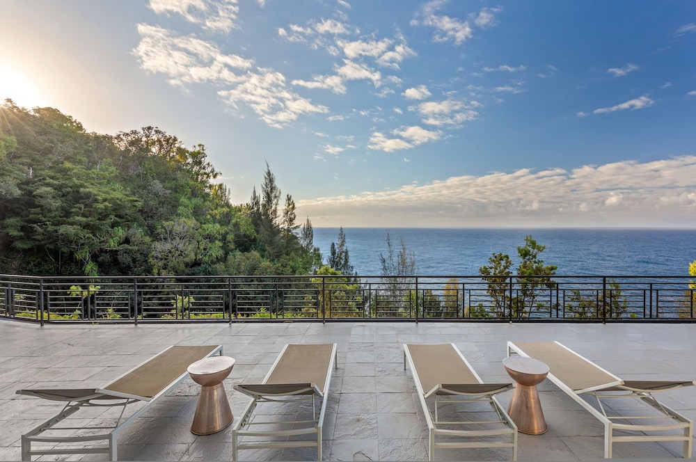 Waterfalling Estate in Ninole