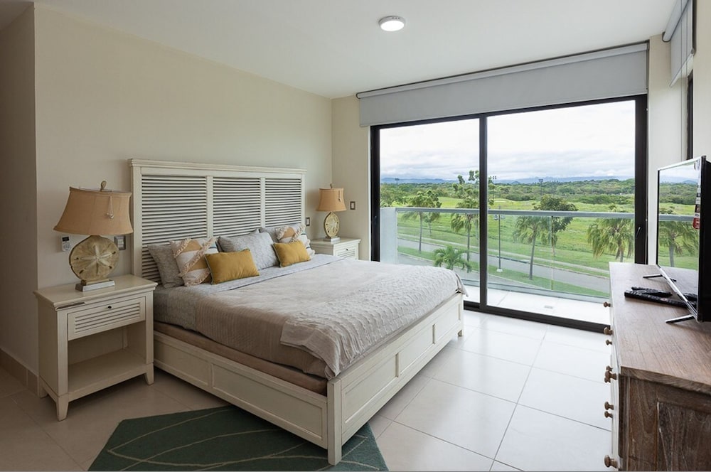 The Seashells Beach Condo by Acomodo
